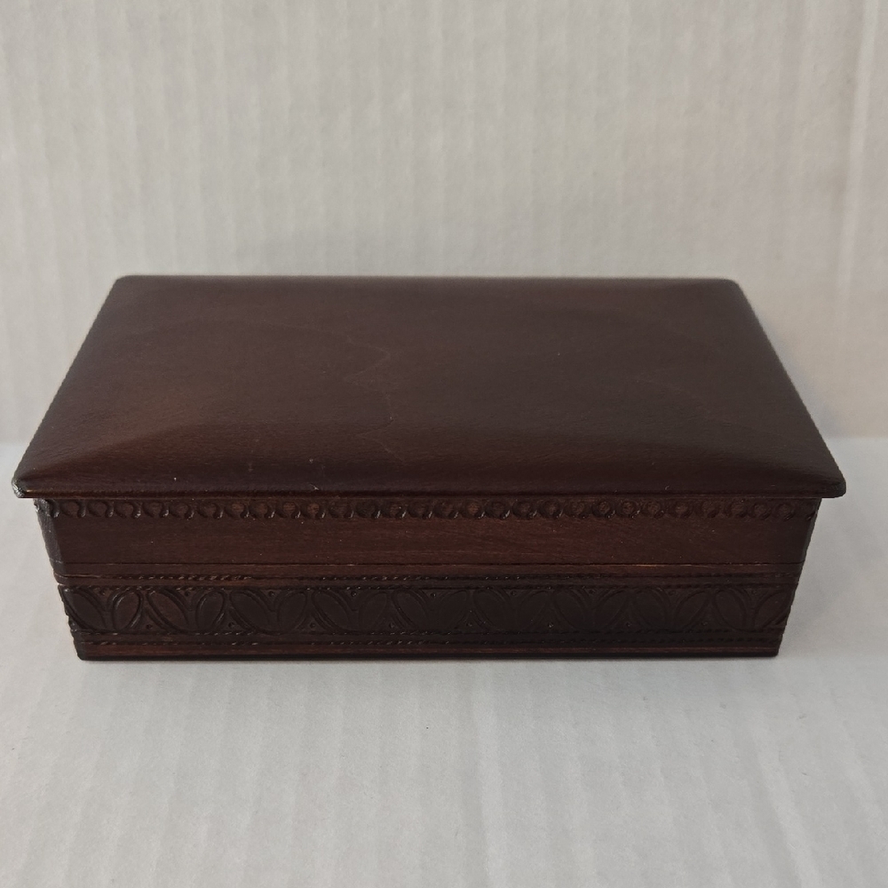 Made in Poland Brown Carved Jewelry Box EUC 6.5"x2"x4.25"